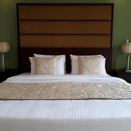 Aston Luxury Apartments Colombo Exterior photo